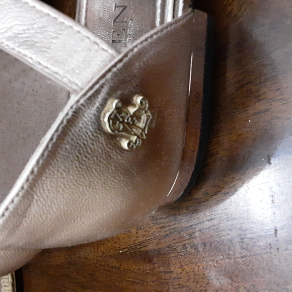 Sandal - Picture 2 of 3